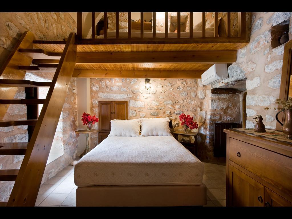 Arapakis Historic Castle Aparthotel Pírgos Dhiroú Rom bilde