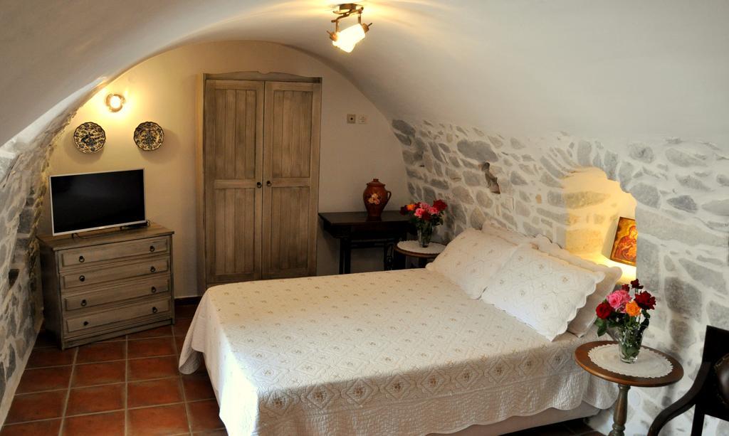 Arapakis Historic Castle Aparthotel Pírgos Dhiroú Eksteriør bilde
