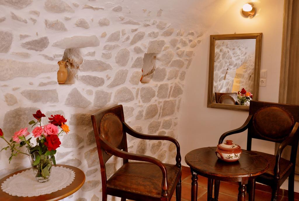 Arapakis Historic Castle Aparthotel Pírgos Dhiroú Eksteriør bilde