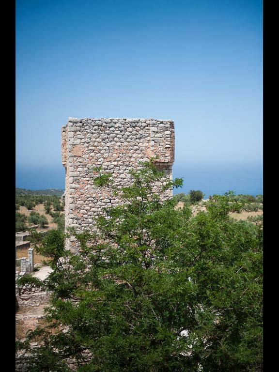 Arapakis Historic Castle Aparthotel Pírgos Dhiroú Rom bilde